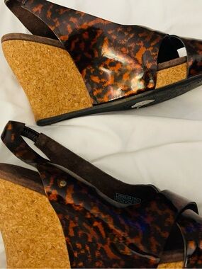 🪎 Vtg UGG Tortoiseshell Cork Wedge Sandals